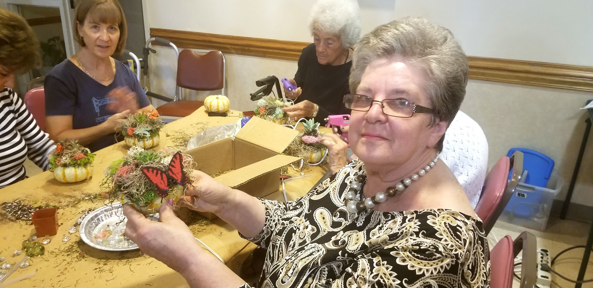 Morning Pointe residents spend time crafting